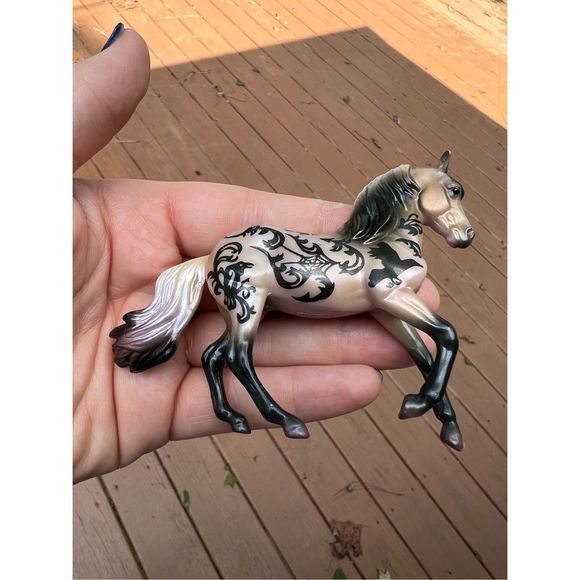 Breyer Mini Nevermore - Picture 2 of 6